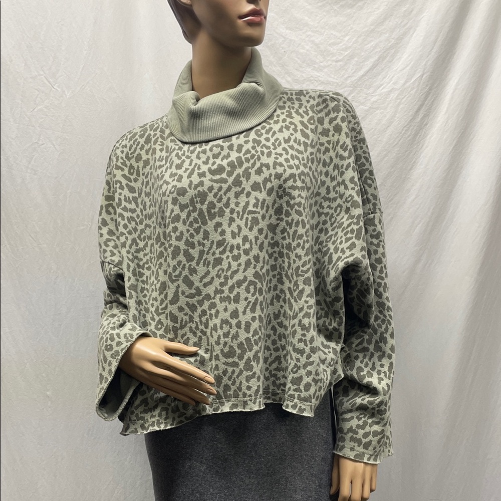 American Eagle Womens Green Leopard Print Cowl Neck Oversized Cropped Sweatshirt